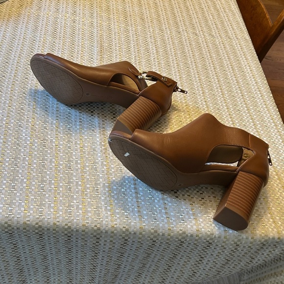Giani Bernini Brown Peep-Toe Gold Buckle Horse Bit Block Heel Shooties size 8.5 - Picture 14 of 15